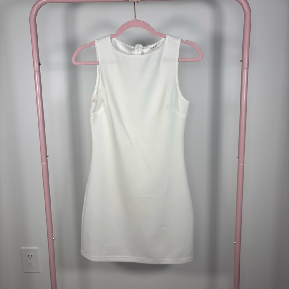 Elegant White Sleeveless Dress